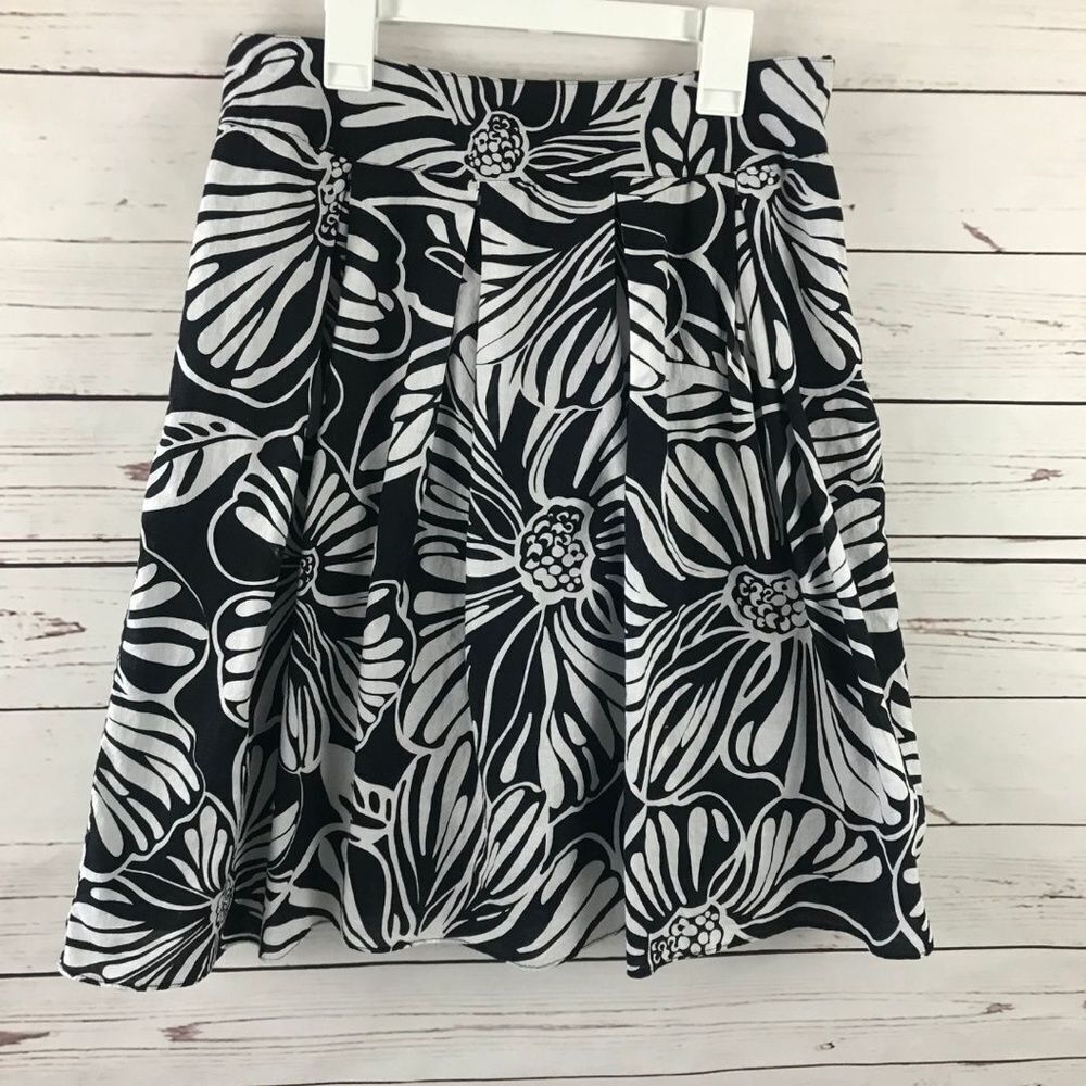 Allison Taylor Women's 8 Pleated Mini Skirt Black White Floral Spring Preppy